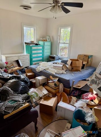 1604 N Travis Avenue, Cameron, TX 76520