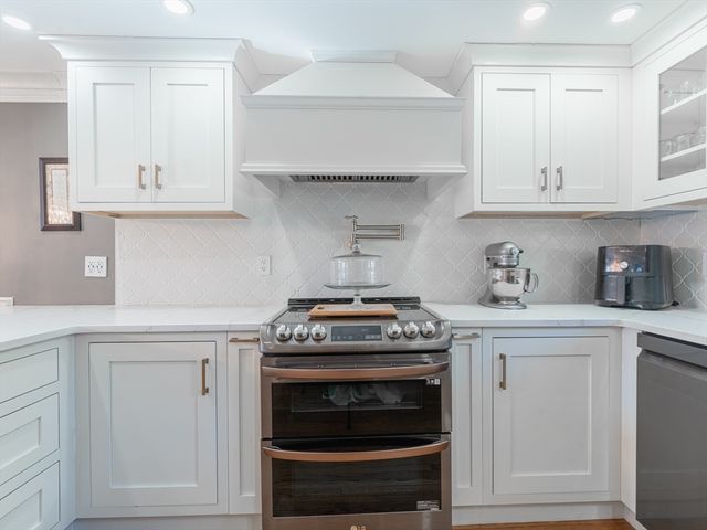 87 Bridle Path Rd, Springfield, MA 01118