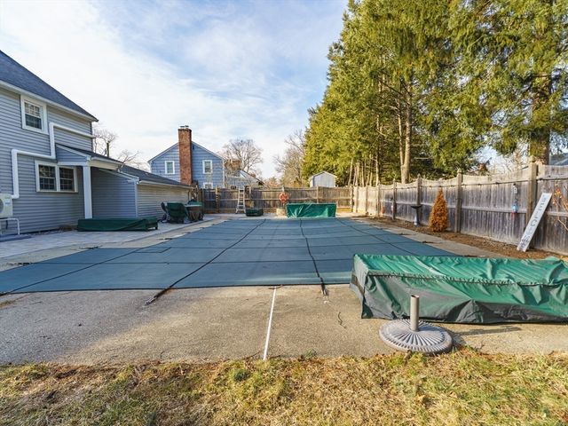 87 Bridle Path Rd, Springfield, MA 01118