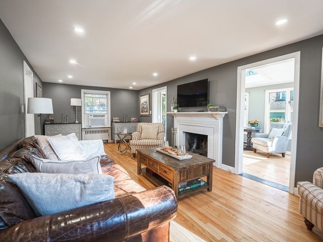 87 Bridle Path Rd, Springfield, MA 01118