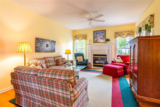 31 Brantley Way, Perinton, NY 14526