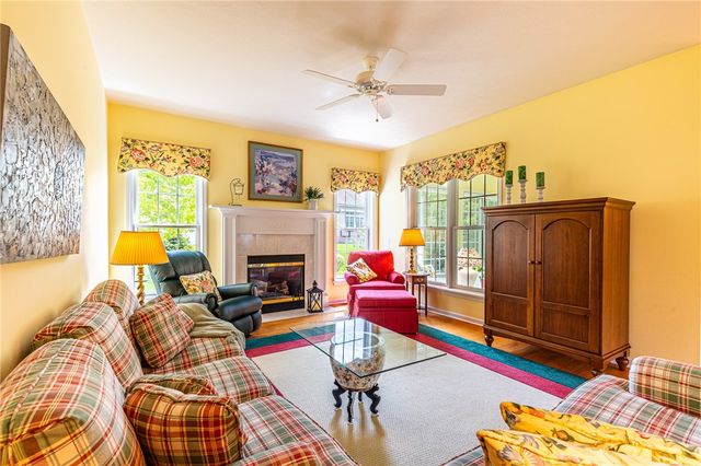 31 Brantley Way, Perinton, NY 14526