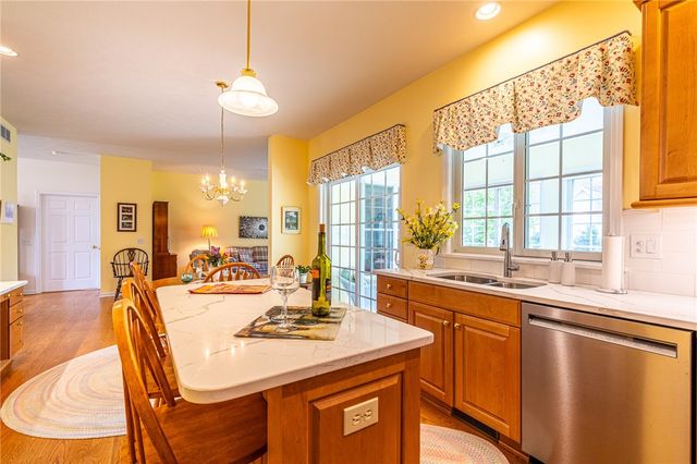 31 Brantley Way, Perinton, NY 14526