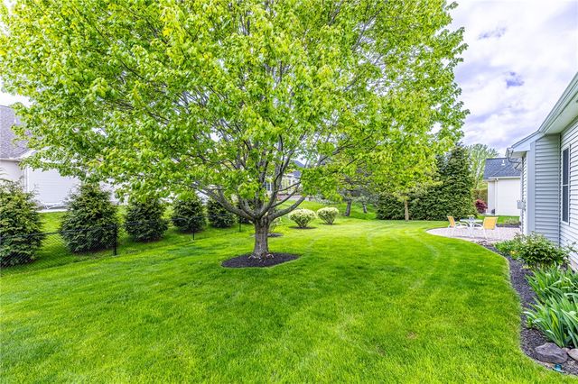 31 Brantley Way, Perinton, NY 14526