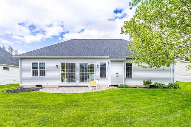 31 Brantley Way, Perinton, NY 14526
