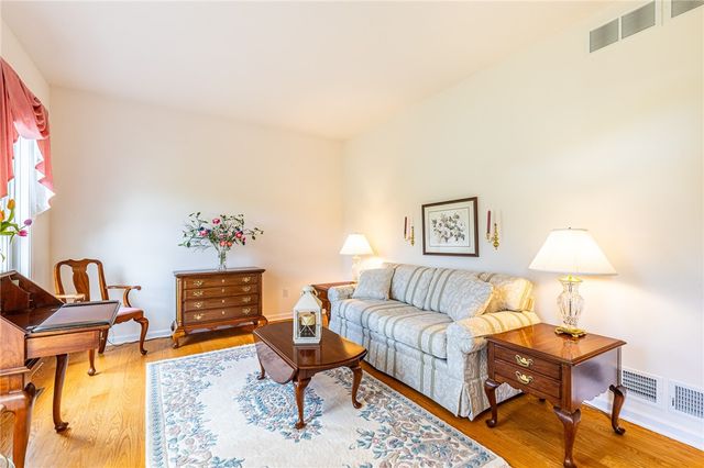 31 Brantley Way, Perinton, NY 14526