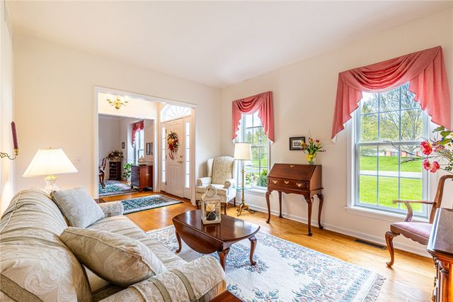 31 Brantley Way, Perinton, NY 14526