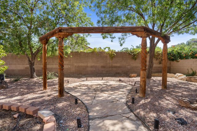 600 Flint Ridge Trail SE, Albuquerque, NM 87123