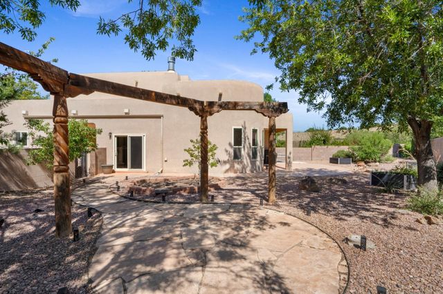 600 Flint Ridge Trail SE, Albuquerque, NM 87123