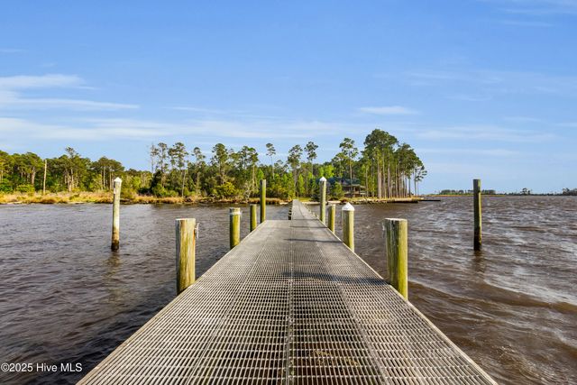 885 Waterview Drive, New Bern, NC 28560