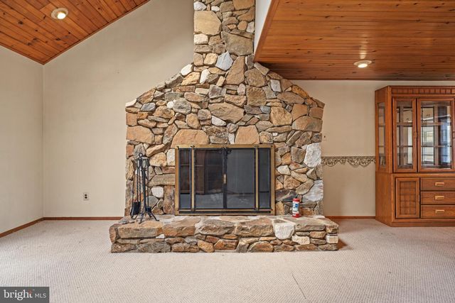 138 BISHOP RD, Mullica Hill, NJ 08062