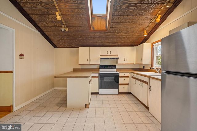 138 BISHOP RD, Mullica Hill, NJ 08062