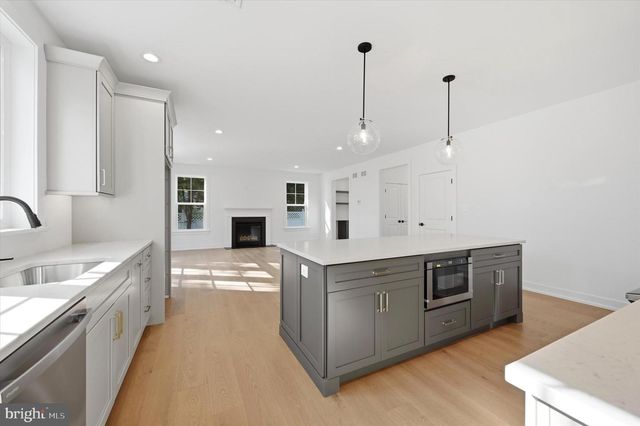 30 E CHURCH RD, Plymouth Meeting, PA 19462