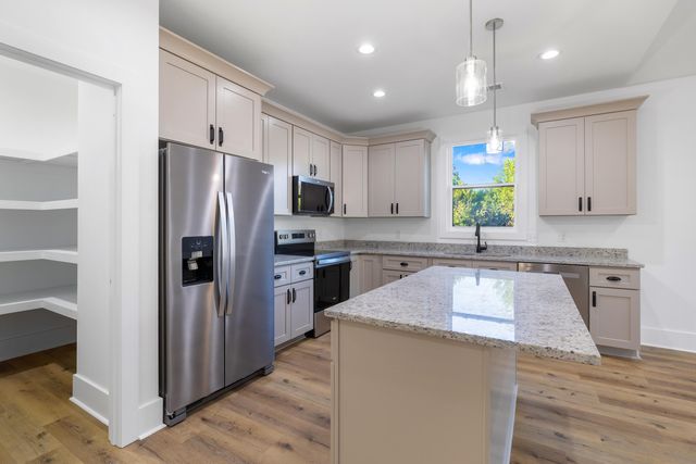 3070 Peach Orchard Road, Dalzell, SC 29040