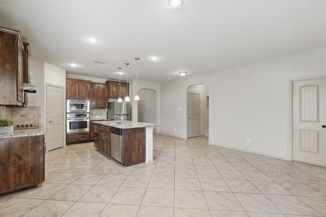 8 Mapleridge Drive, Edgecliff Village, TX 76134