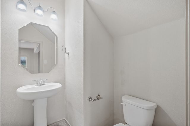 8 Mapleridge Drive, Edgecliff Village, TX 76134