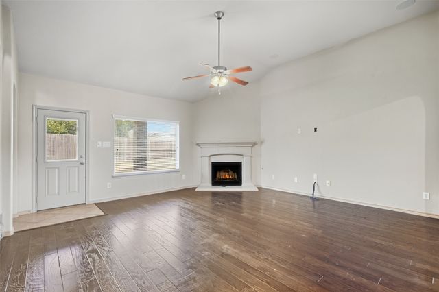 8 Mapleridge Drive, Edgecliff Village, TX 76134