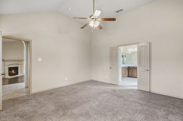 8 Mapleridge Drive, Edgecliff Village, TX 76134
