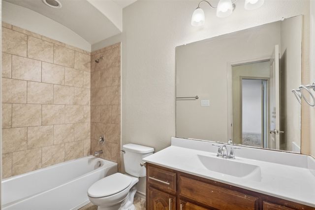 8 Mapleridge Drive, Edgecliff Village, TX 76134