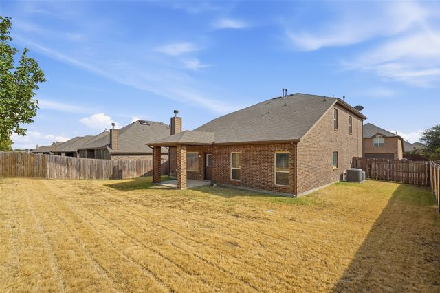 8 Mapleridge Drive, Edgecliff Village, TX 76134