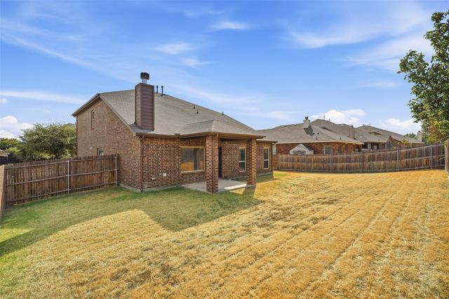 8 Mapleridge Drive, Edgecliff Village, TX 76134