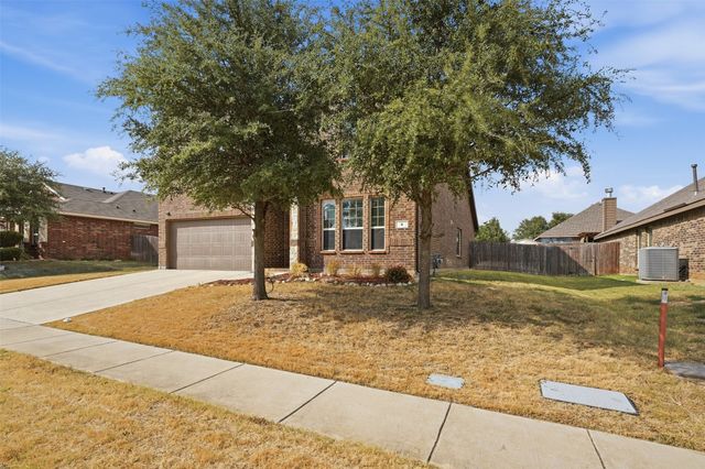 8 Mapleridge Drive, Edgecliff Village, TX 76134