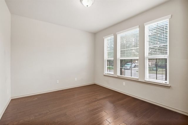 8 Mapleridge Drive, Edgecliff Village, TX 76134