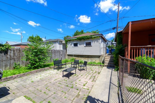 2436 W Fillmore Street, Chicago, IL 60612