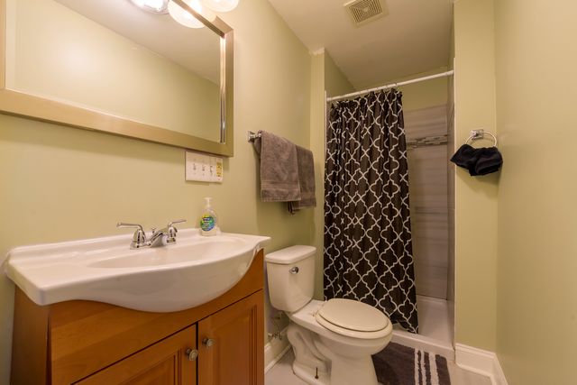 2436 W Fillmore Street, Chicago, IL 60612