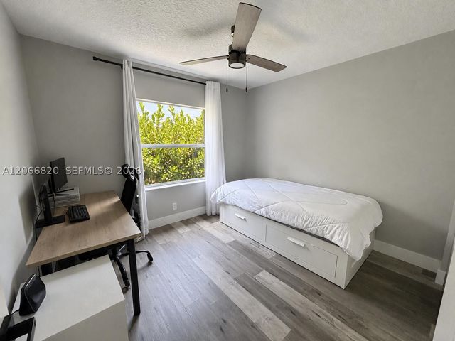 12484 SW 1st St, Coral Springs, FL 33071