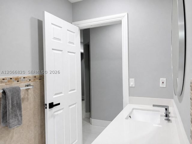 12484 SW 1st St, Coral Springs, FL 33071