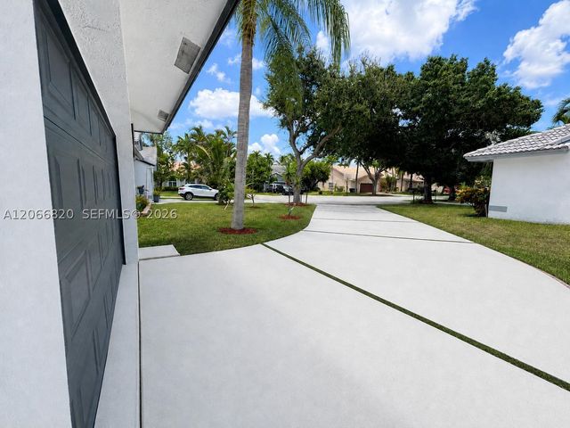 12484 SW 1st St, Coral Springs, FL 33071