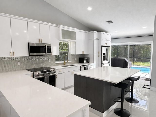 12484 SW 1st St, Coral Springs, FL 33071