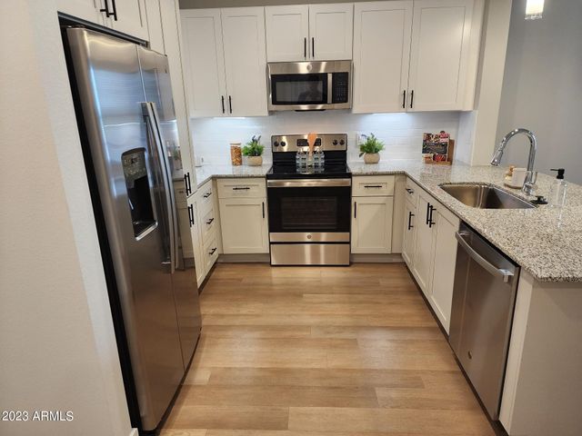 15510 N LA COMETA Avenue A2, Surprise, AZ 85374