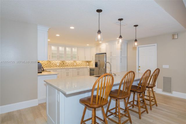 850 Amherst Avenue, Davie, FL 33325