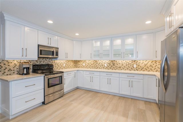 850 Amherst Avenue, Davie, FL 33325