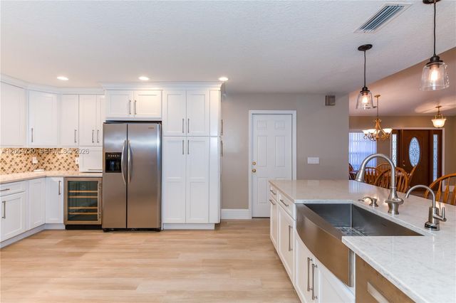 850 Amherst Avenue, Davie, FL 33325