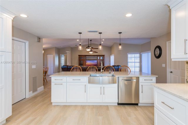 850 Amherst Avenue, Davie, FL 33325