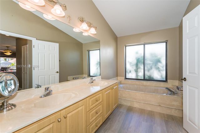 850 Amherst Avenue, Davie, FL 33325