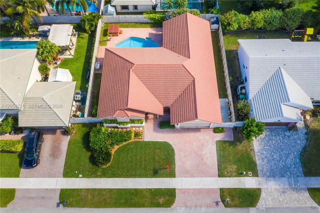 850 Amherst Avenue, Davie, FL 33325