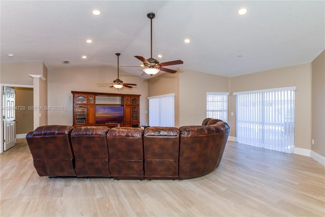 850 Amherst Avenue, Davie, FL 33325