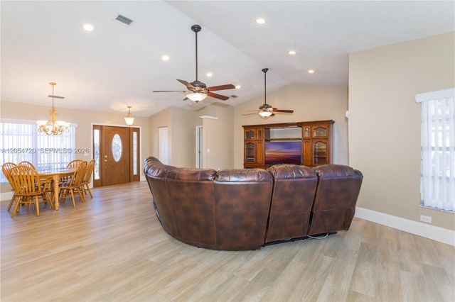 850 Amherst Avenue, Davie, FL 33325