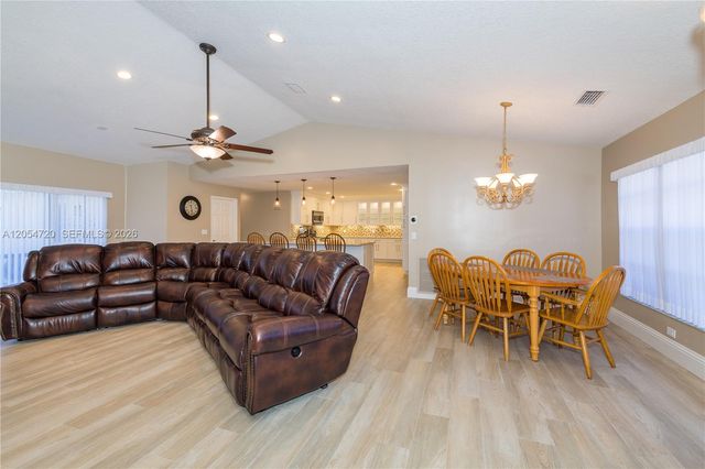 850 Amherst Avenue, Davie, FL 33325