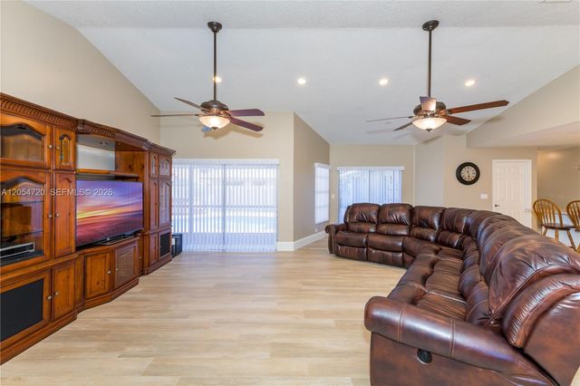850 Amherst Avenue, Davie, FL 33325
