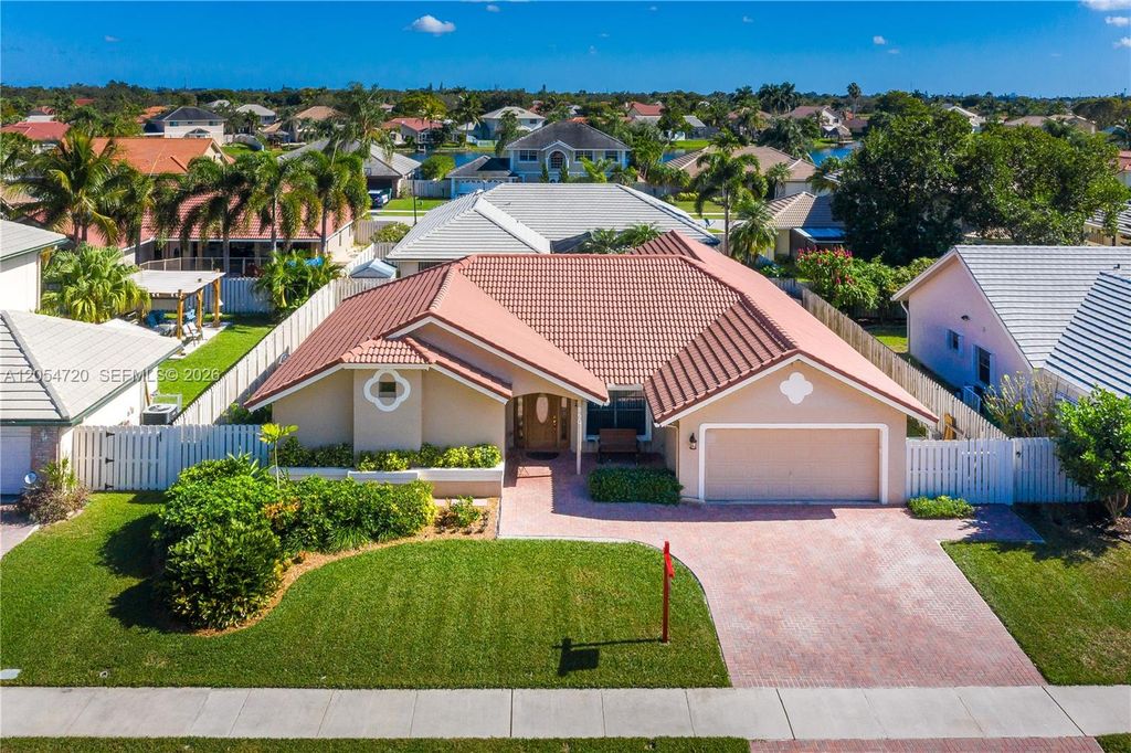 850 Amherst Avenue, Davie, FL 33325