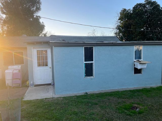 565 E Joanne Avenue E, Pixley, CA 93256