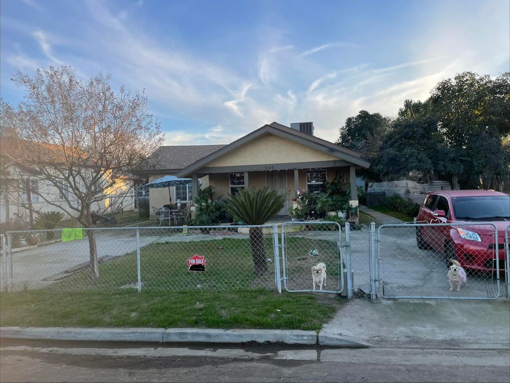 565 E Joanne Avenue E, Pixley, CA 93256