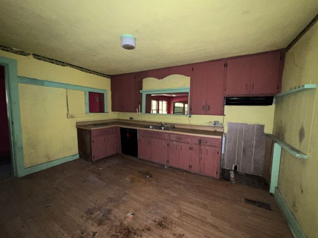 110 N Church St, Erin, TN 37061