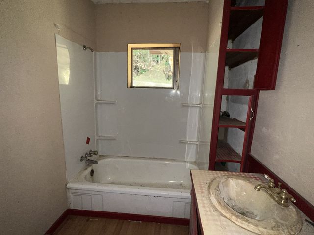 110 N Church St, Erin, TN 37061