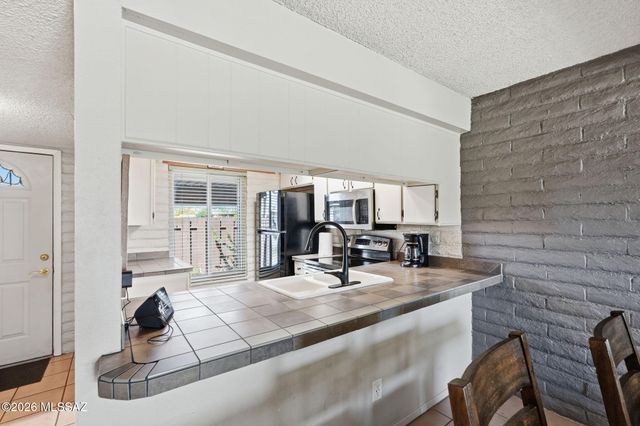 7778 E Kenyon Drive, Tucson, AZ 85710